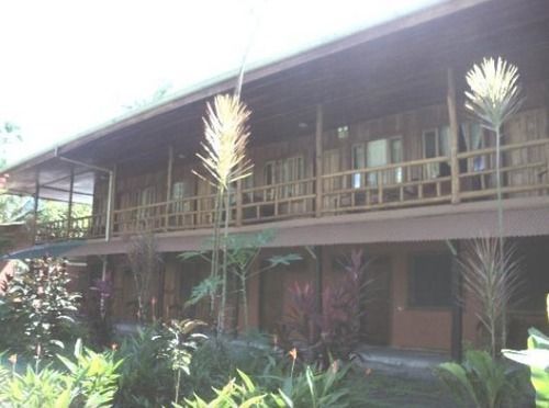 Miss Junies Lodge Тортугеро Экстерьер фото
